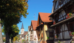 Hirtzbach, les jolies maisons et les ponts fleuris