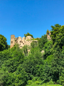 Tout près d'Oberlarg, les ruines du Morimont